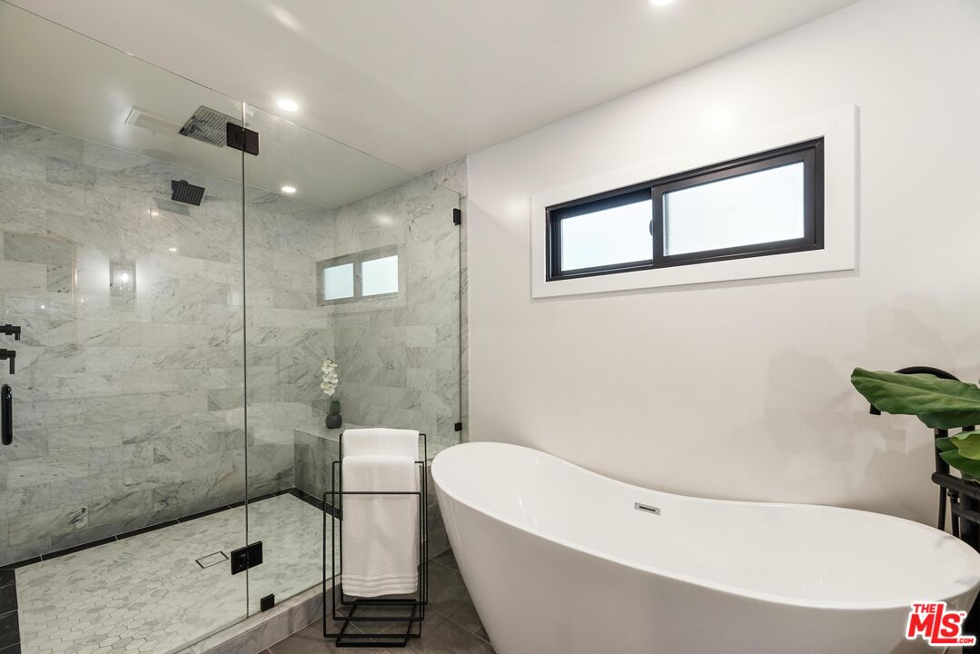 1225 S Cloverdale Ave