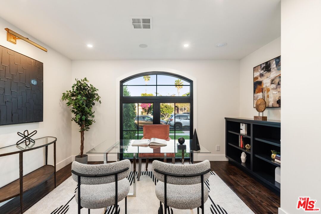 1225 S Cloverdale Ave