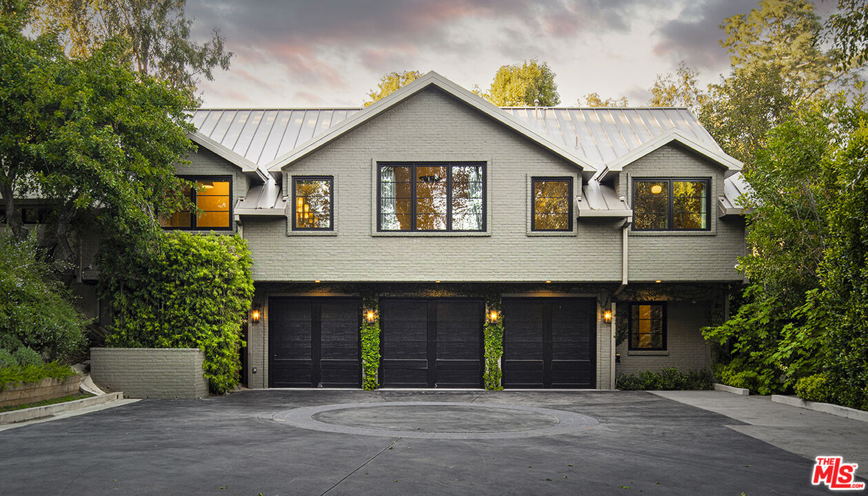 2627 Benedict Canyon Dr