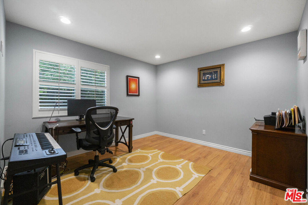 4221 Balcony Dr