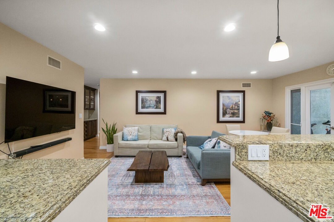 4221 Balcony Dr