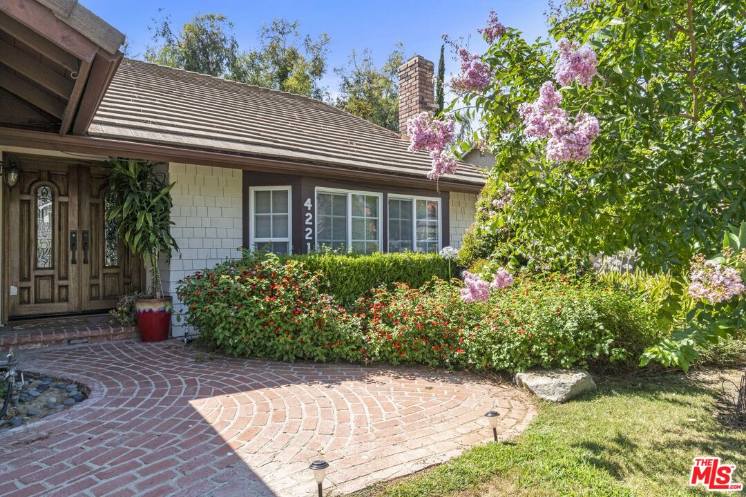 4221 Balcony Dr