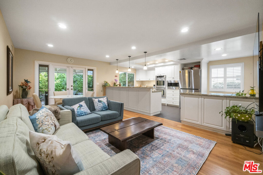 4221 Balcony Dr