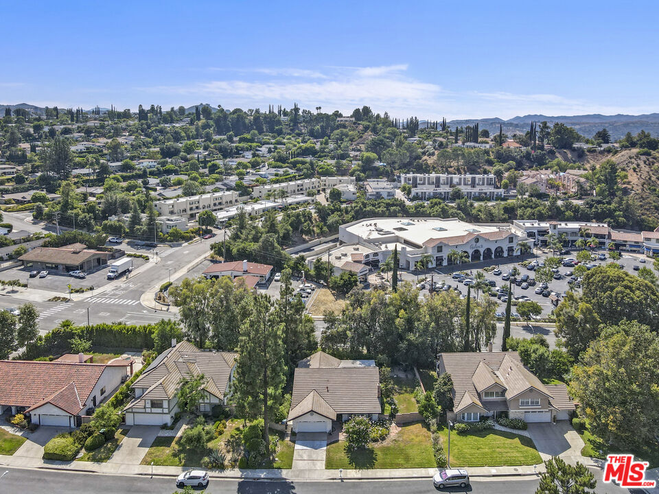 4221 Balcony Dr