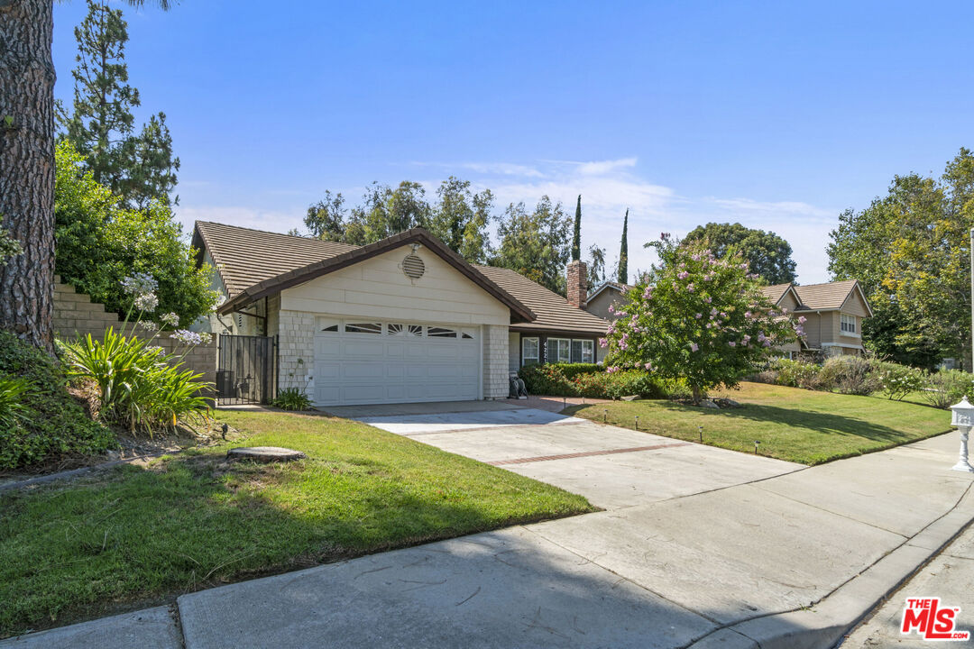 4221 Balcony Dr