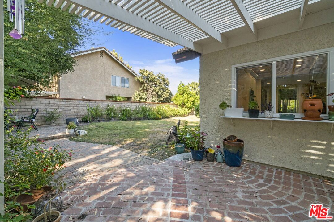 4221 Balcony Dr