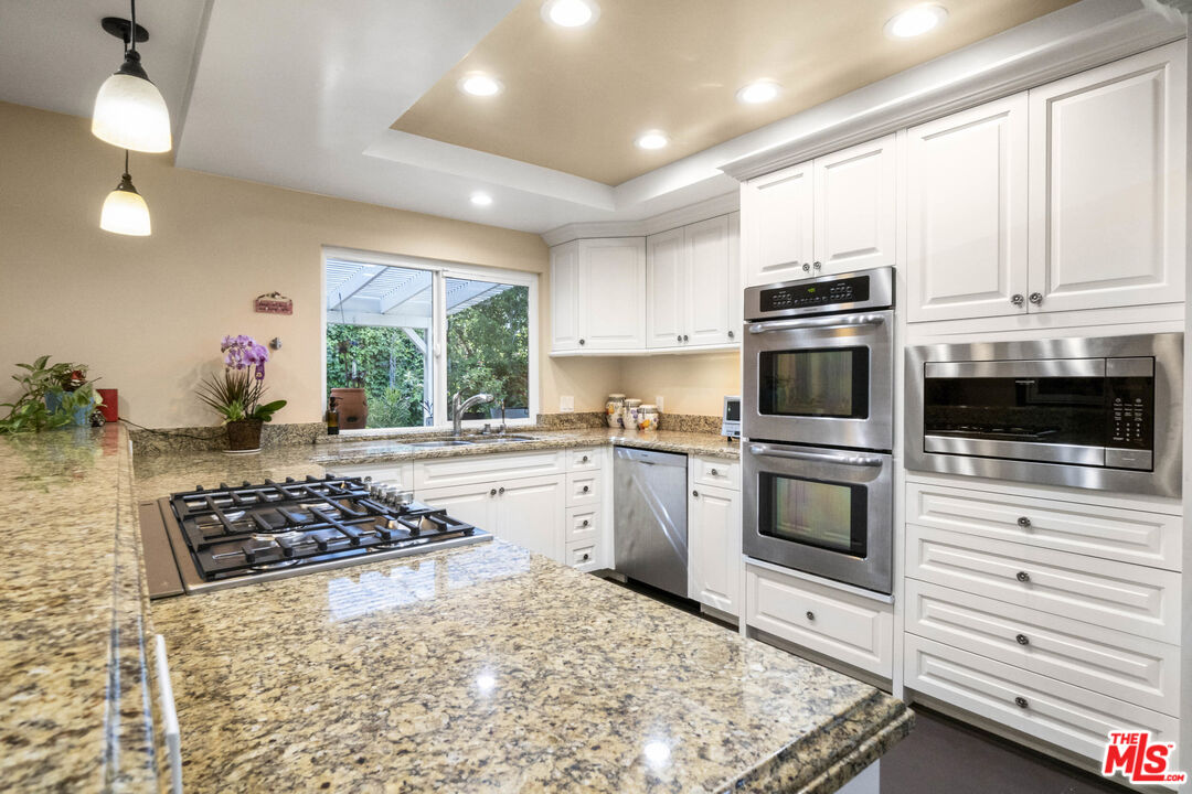 4221 Balcony Dr