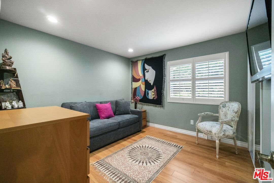 4221 Balcony Dr
