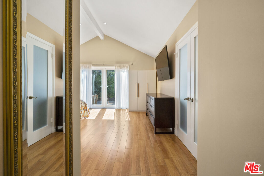 4221 Balcony Dr