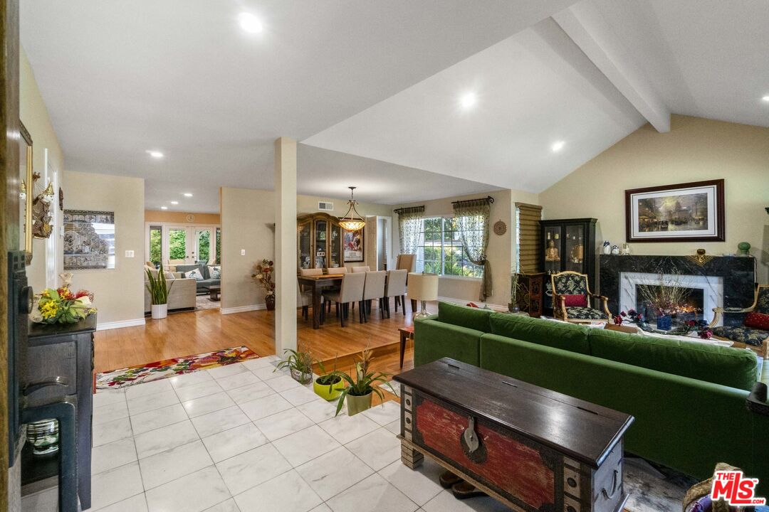 4221 Balcony Dr