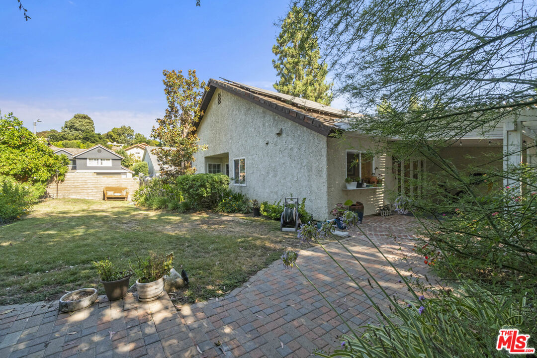4221 Balcony Dr