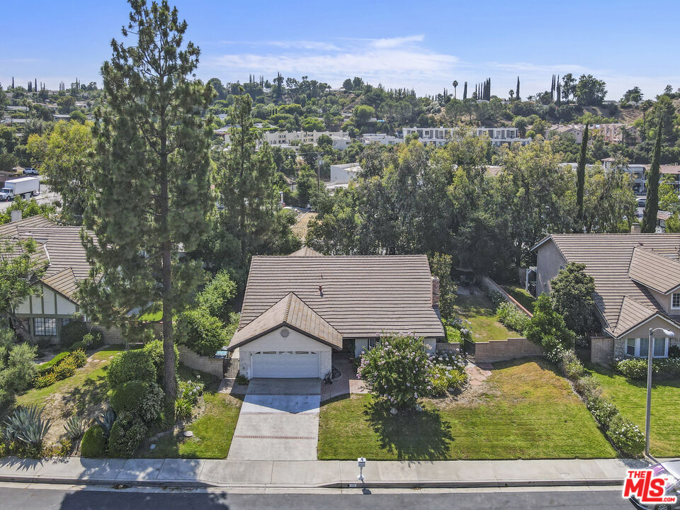 4221 Balcony Dr