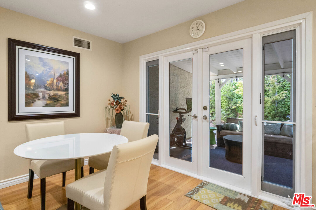4221 Balcony Dr