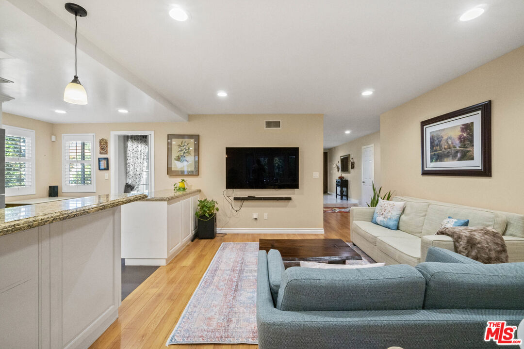 4221 Balcony Dr