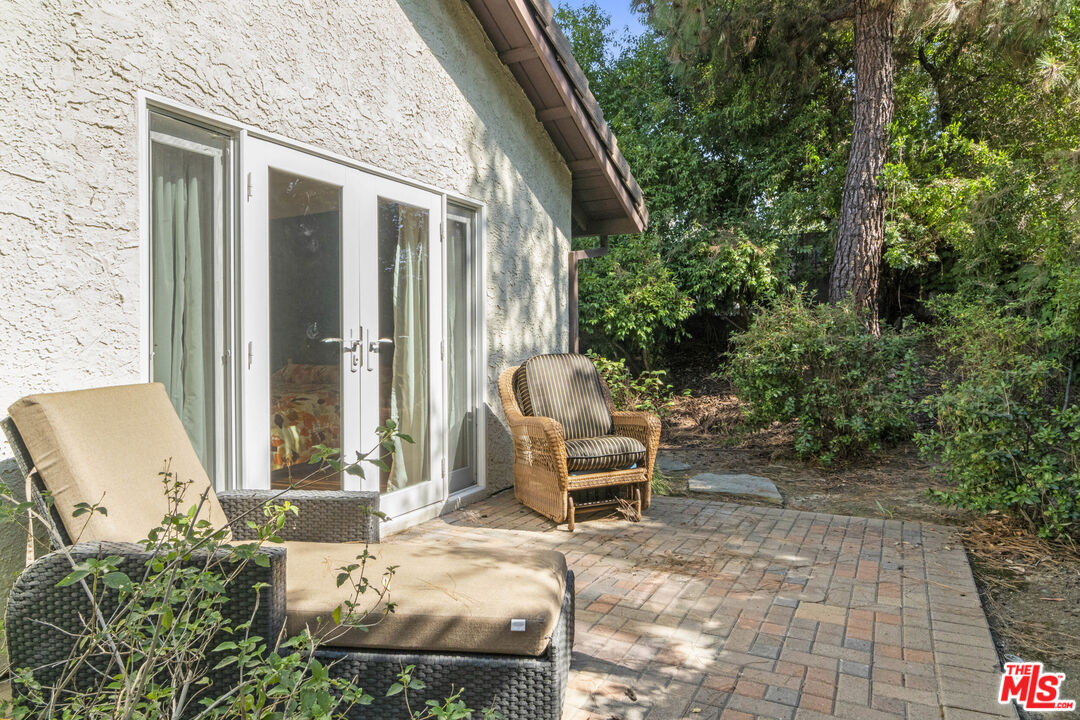 4221 Balcony Dr