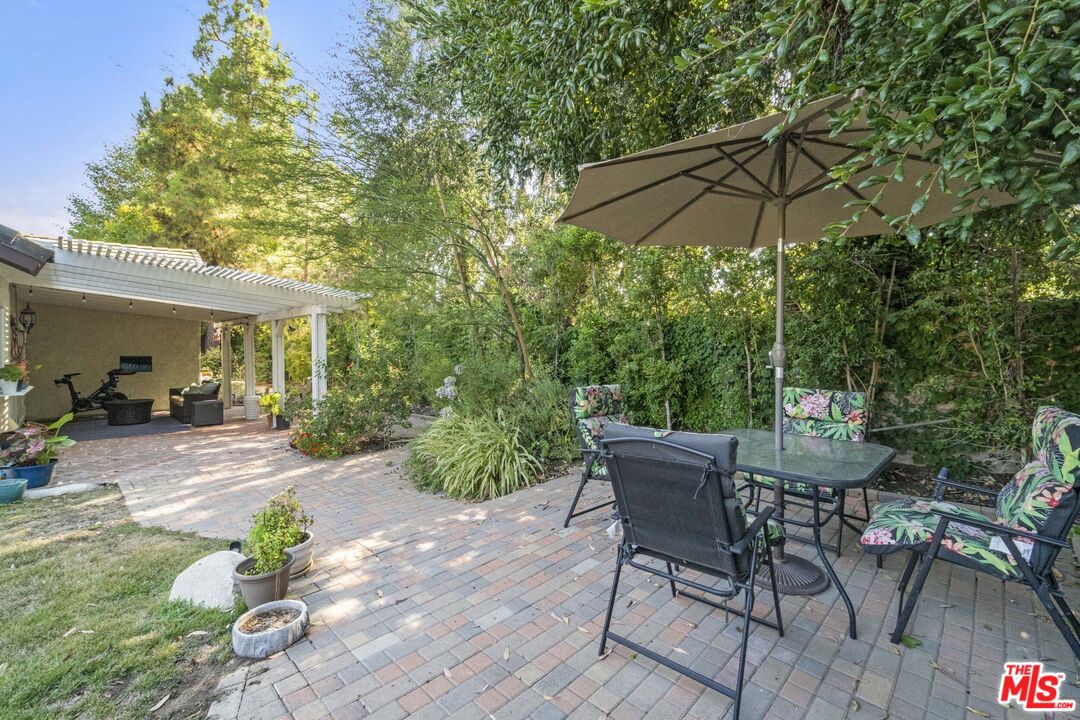 4221 Balcony Dr
