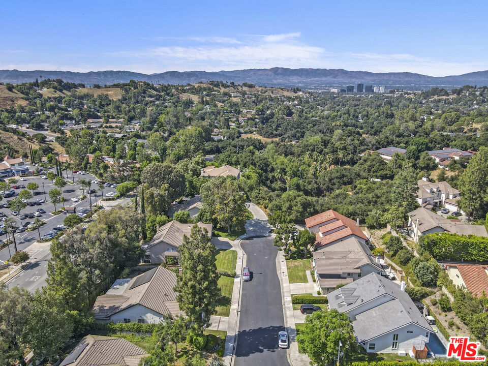 4221 Balcony Dr
