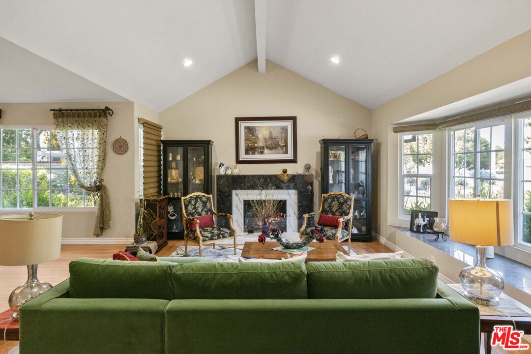 4221 Balcony Dr