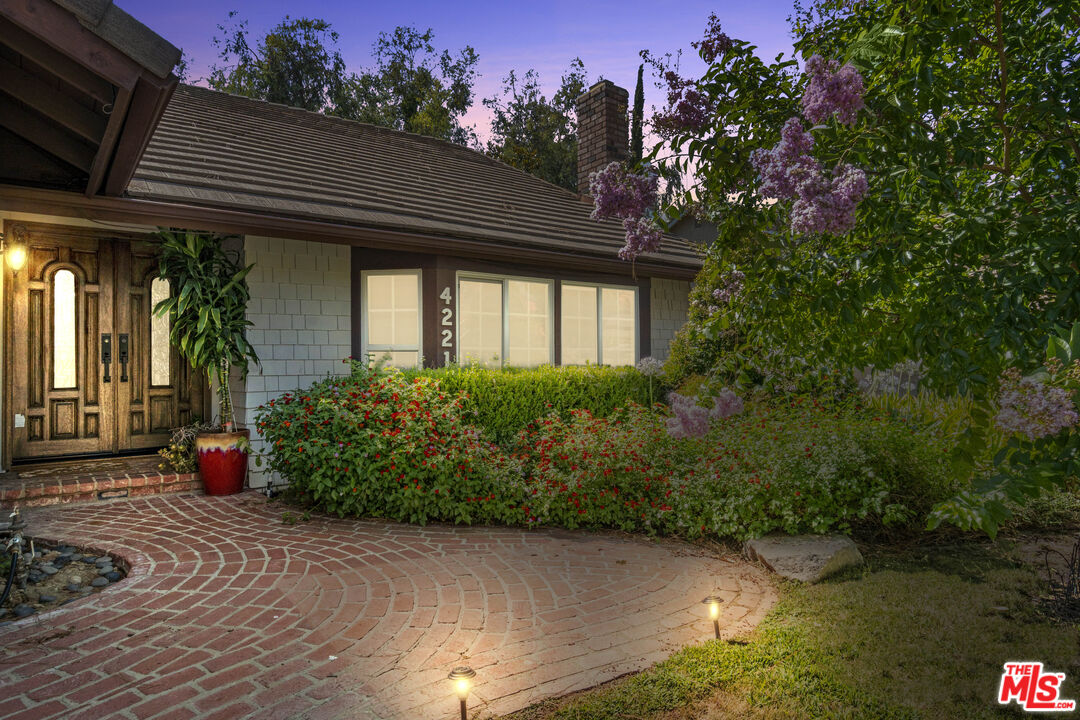 4221 Balcony Dr