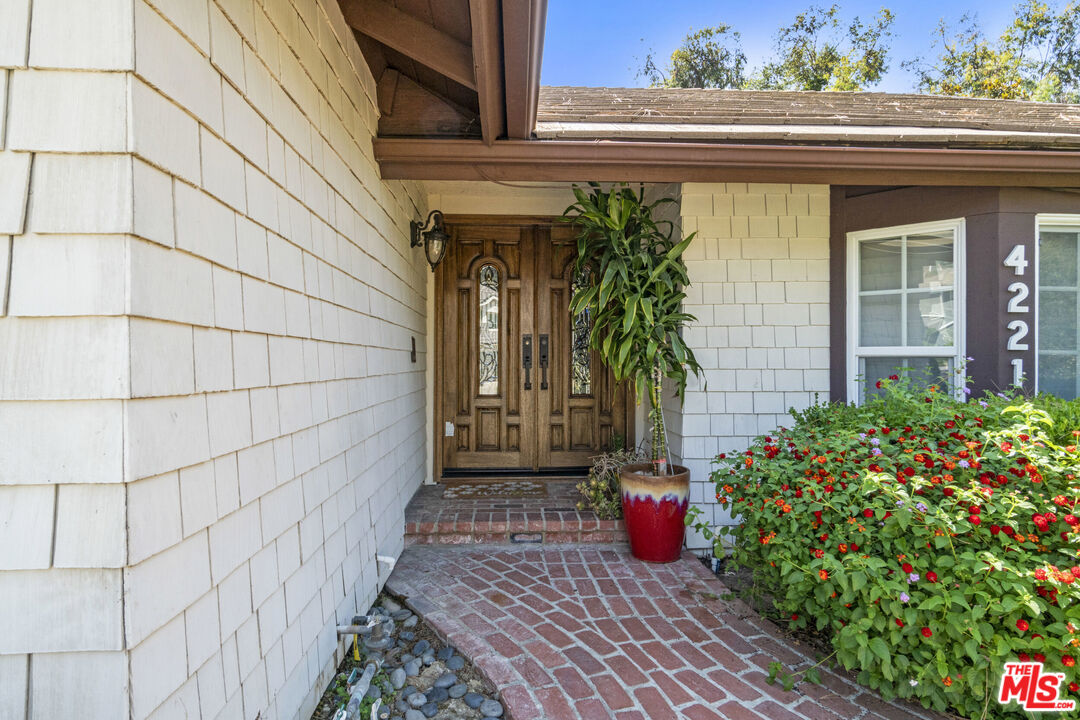 4221 Balcony Dr