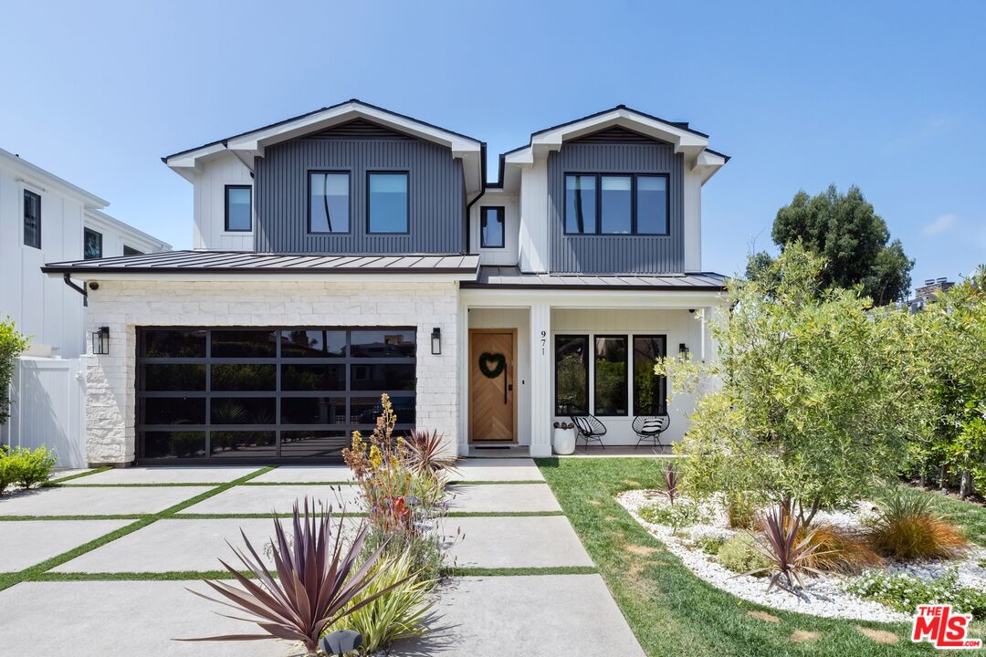 971 S Bundy Dr