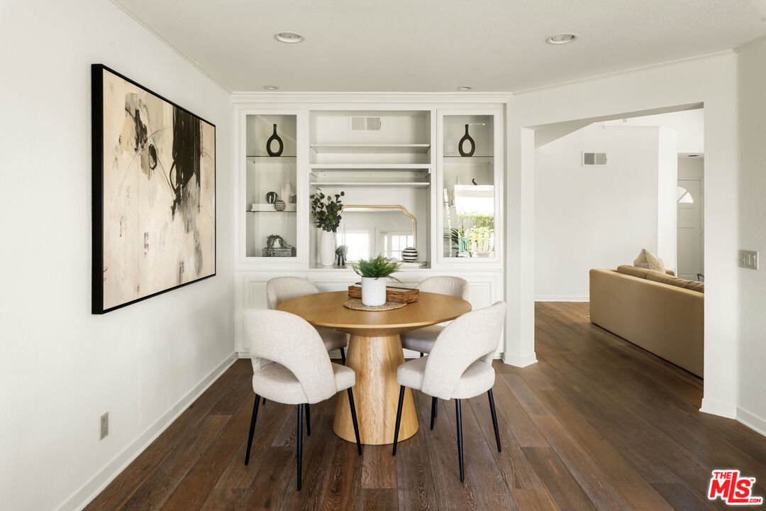 24711 Via Madera