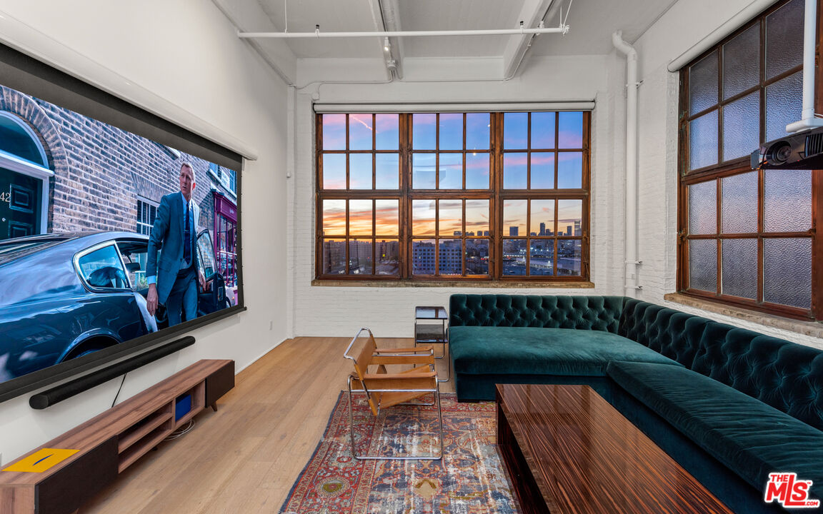 1850 Industrial St Unit: 711