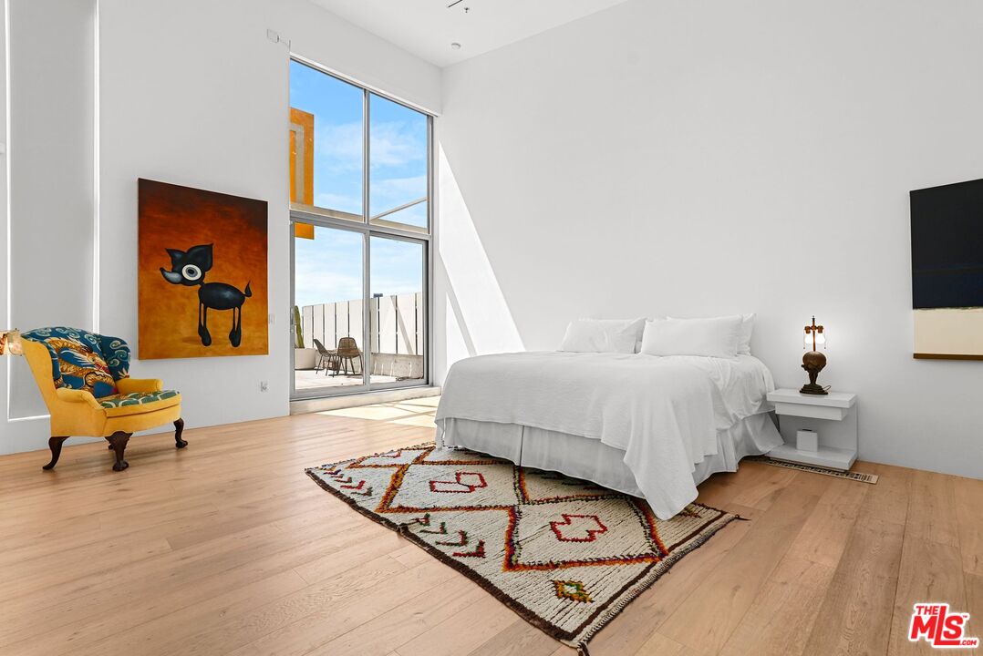 1850 Industrial St Unit: 711