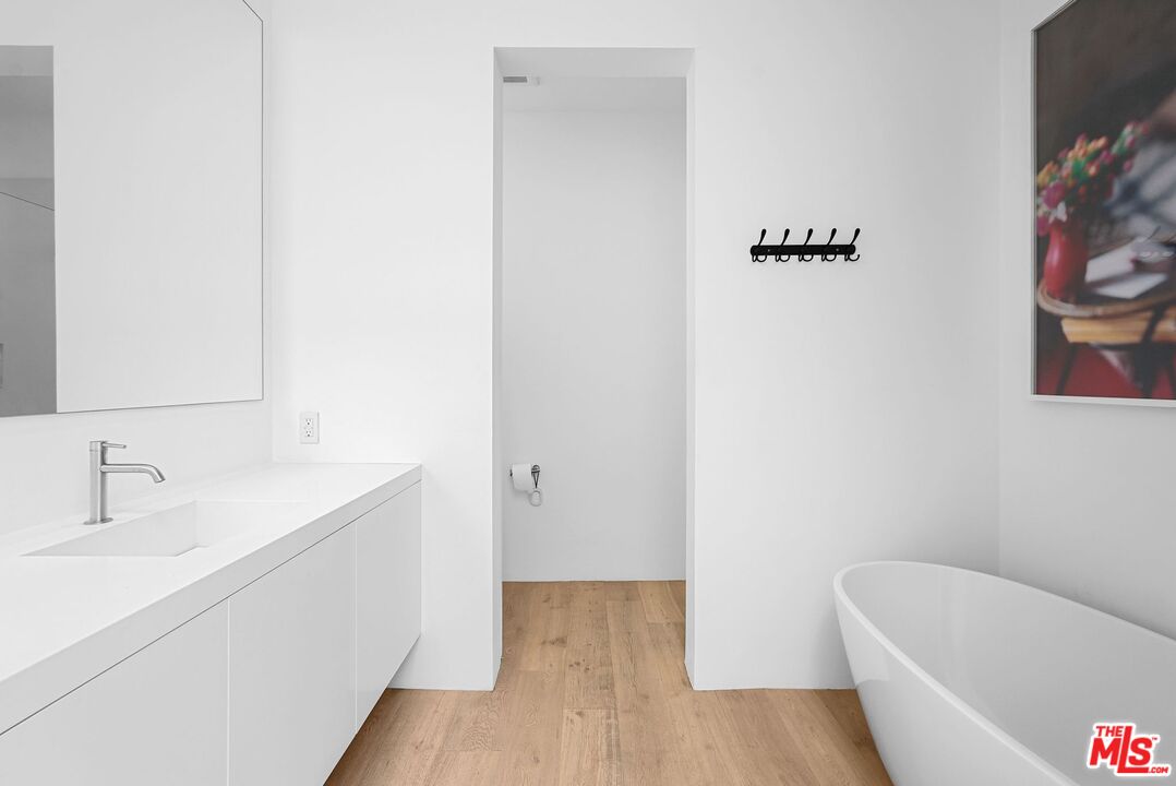 1850 Industrial St Unit: 711