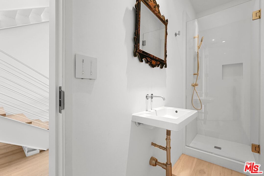 1850 Industrial St Unit: 711