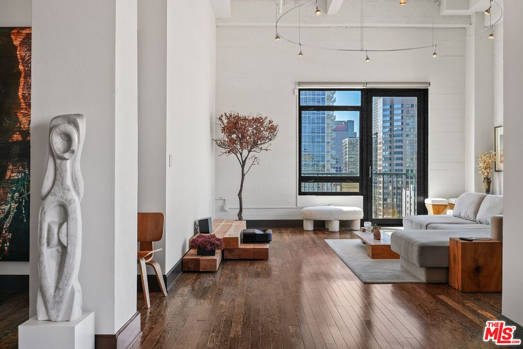 849 S Broadway Unit: 1210