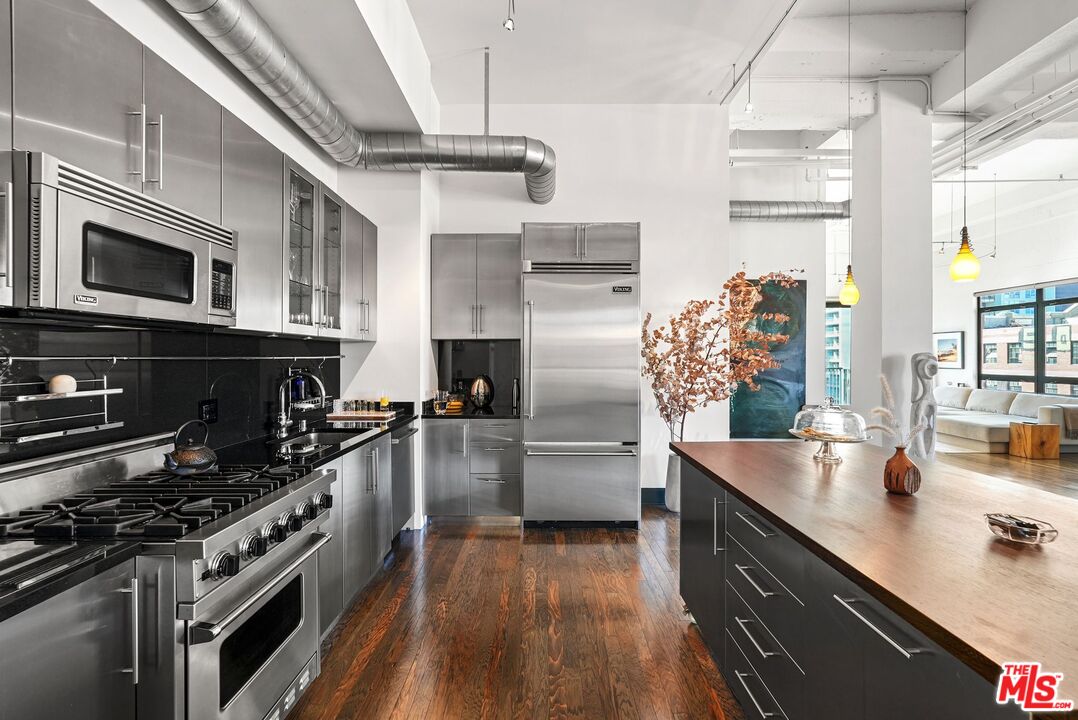 849 S Broadway Unit: 1210