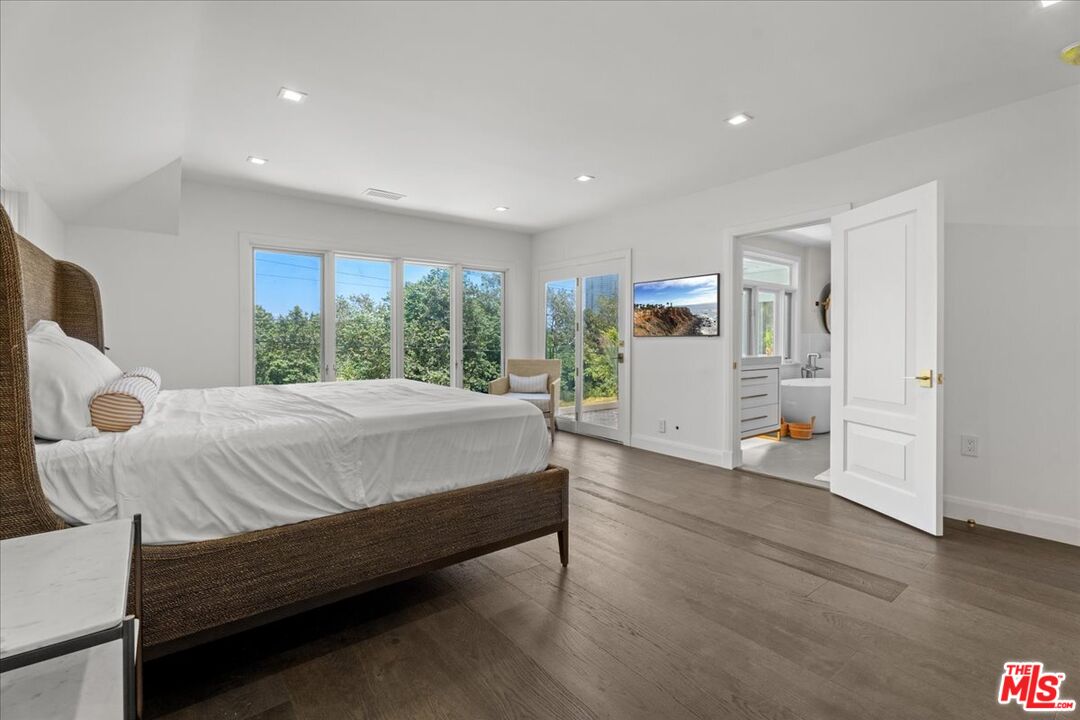 1400 Club View Dr
