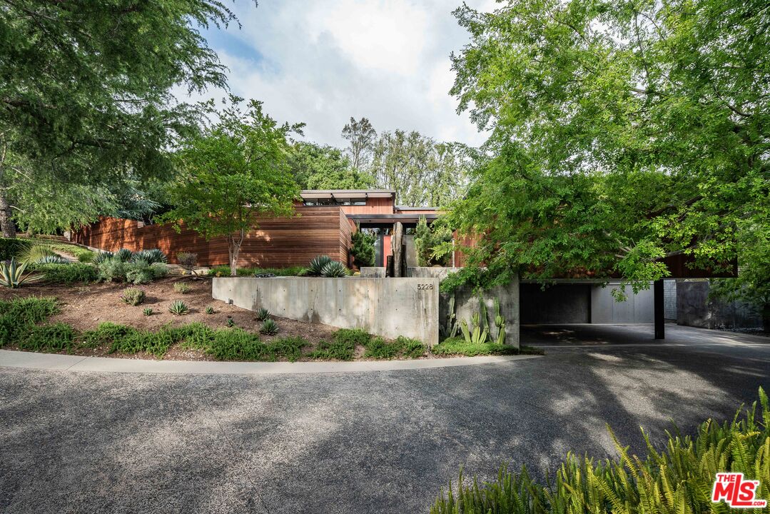 5228 Escalante Dr
