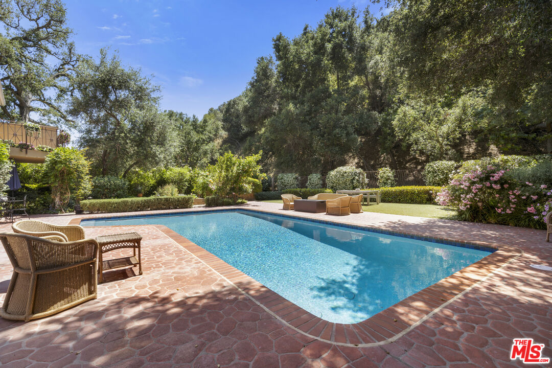 3265 Mandeville Canyon Rd