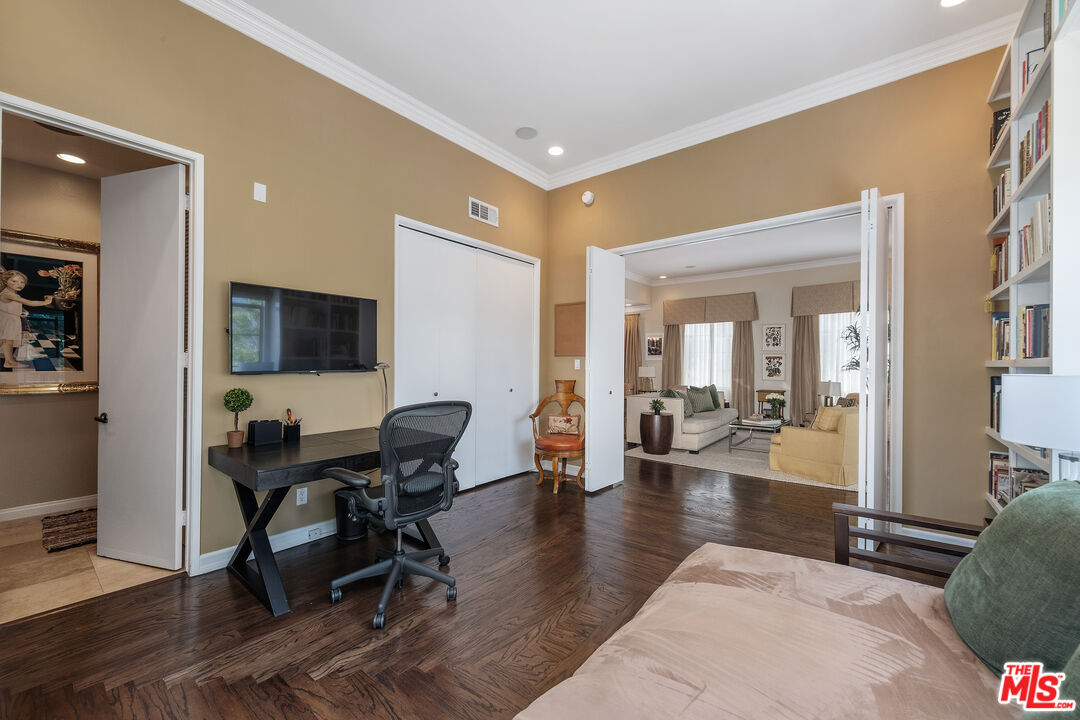 100 S Wetherly Dr Unit: 5