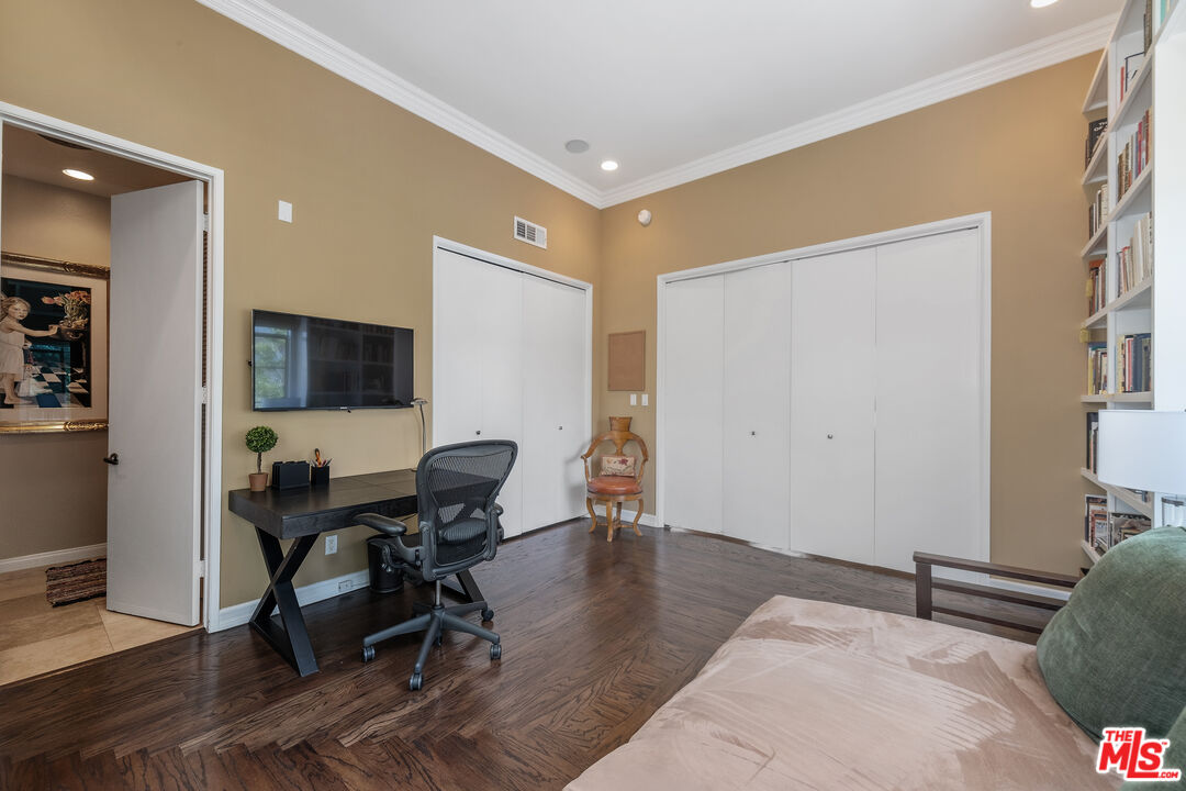 100 S Wetherly Dr Unit: 5