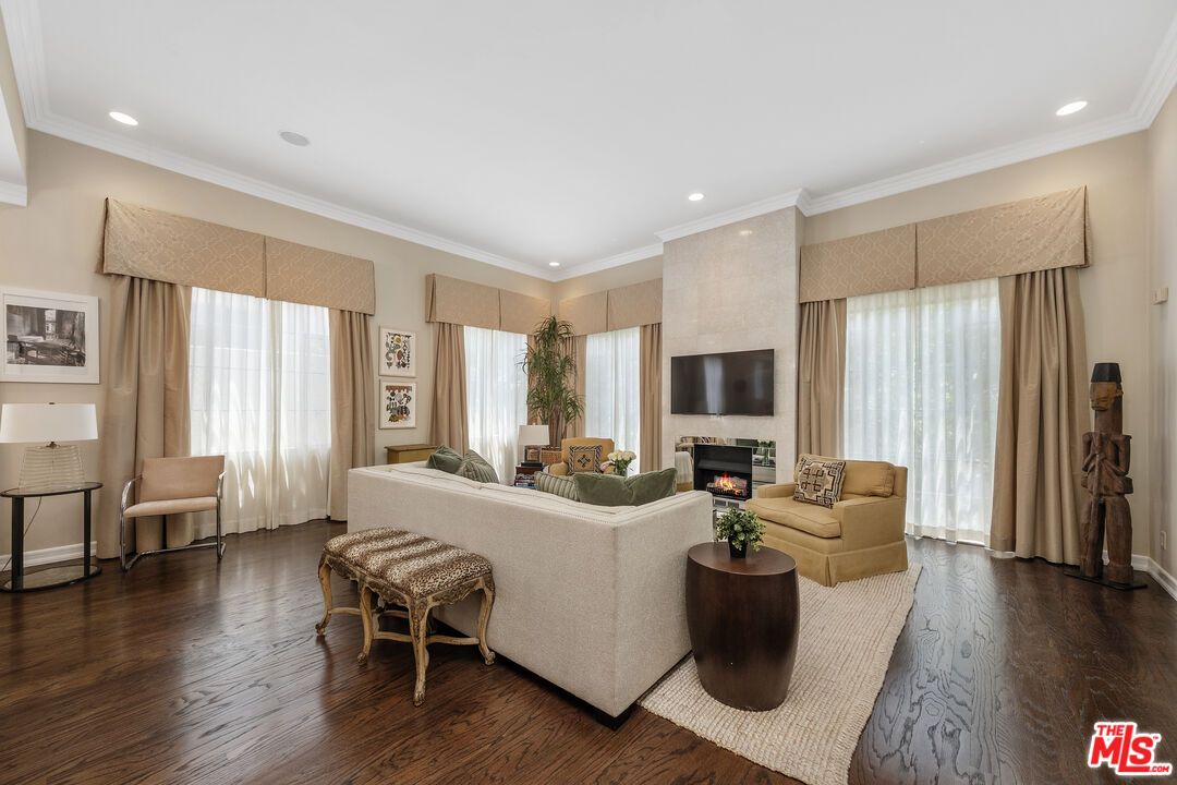 100 S Wetherly Dr Unit: 5