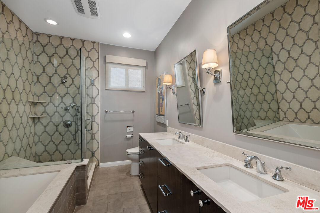 100 S Wetherly Dr Unit: 5