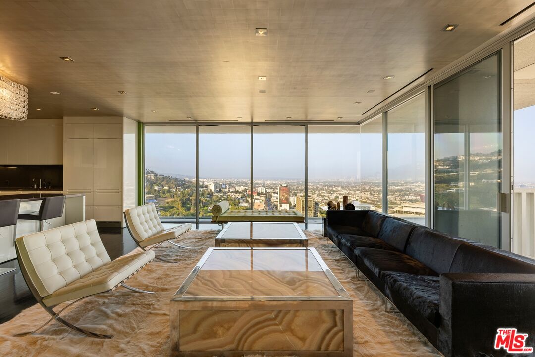 9255 Doheny Rd Unit: 2006