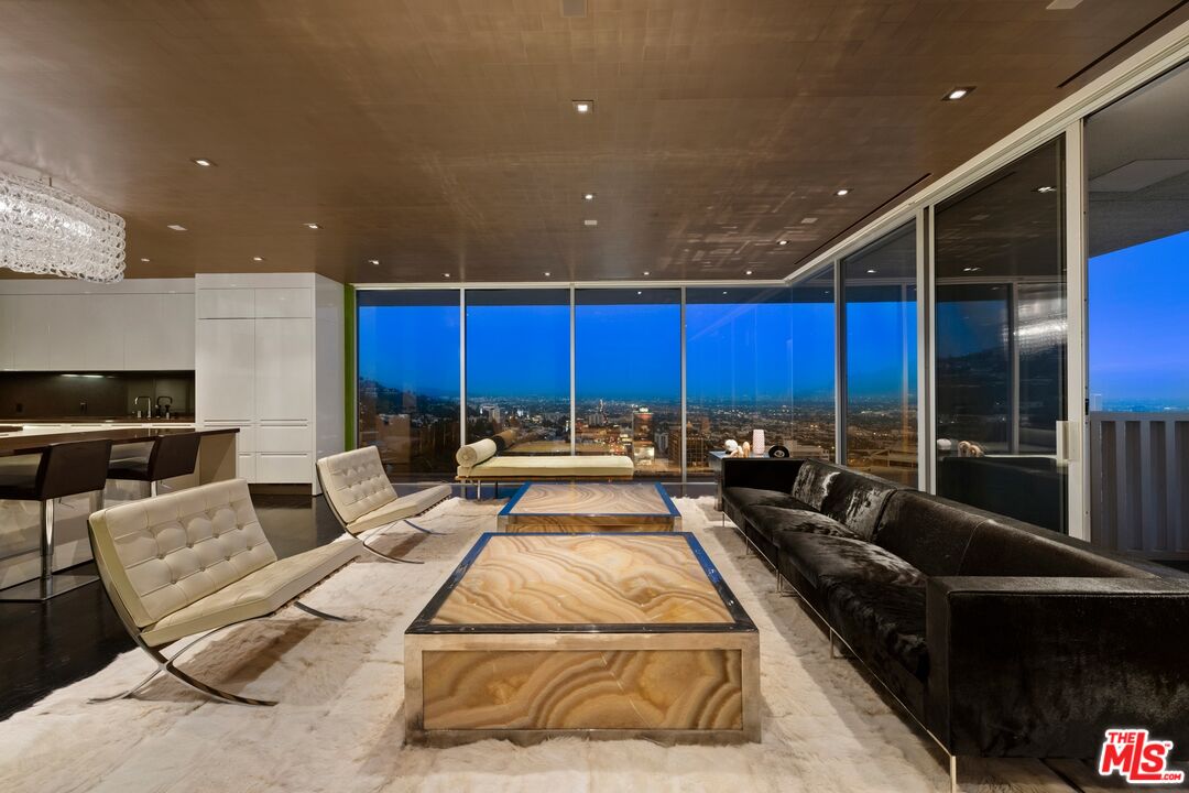 9255 Doheny Rd Unit: 2006