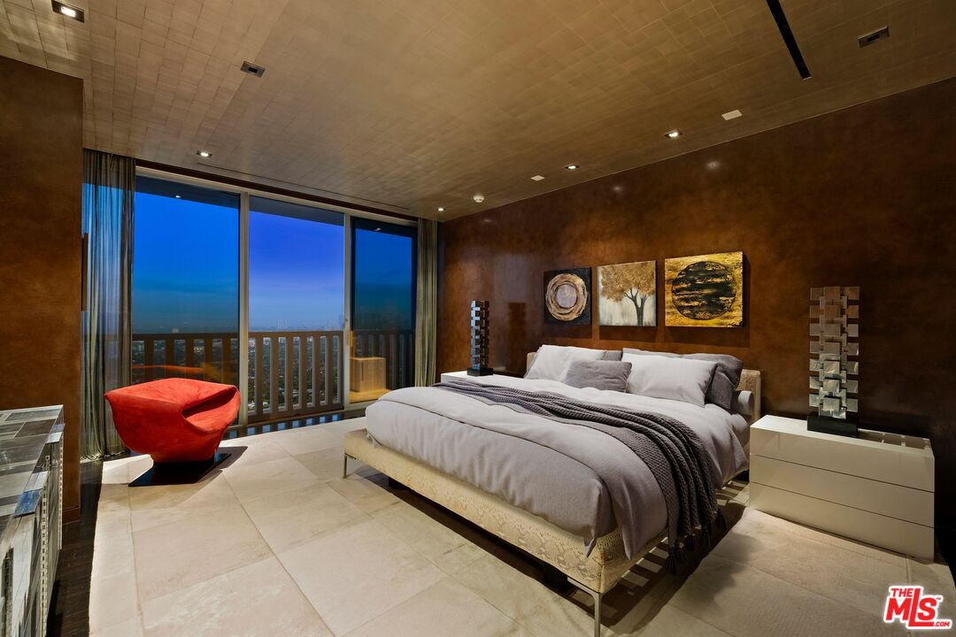 9255 Doheny Rd Unit: 2006