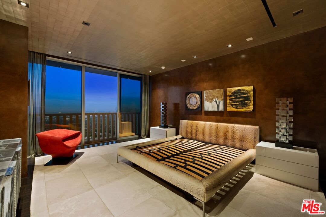 9255 Doheny Rd Unit: 2006