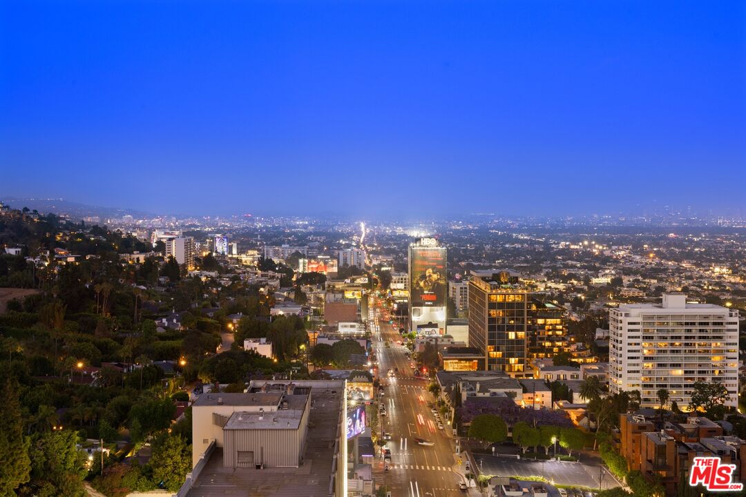 9255 Doheny Rd Unit: 2006