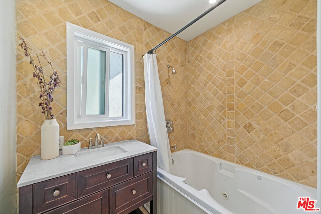 851 Tularosa Dr