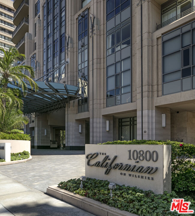 10800 Wilshire Blvd Unit: PH 2202