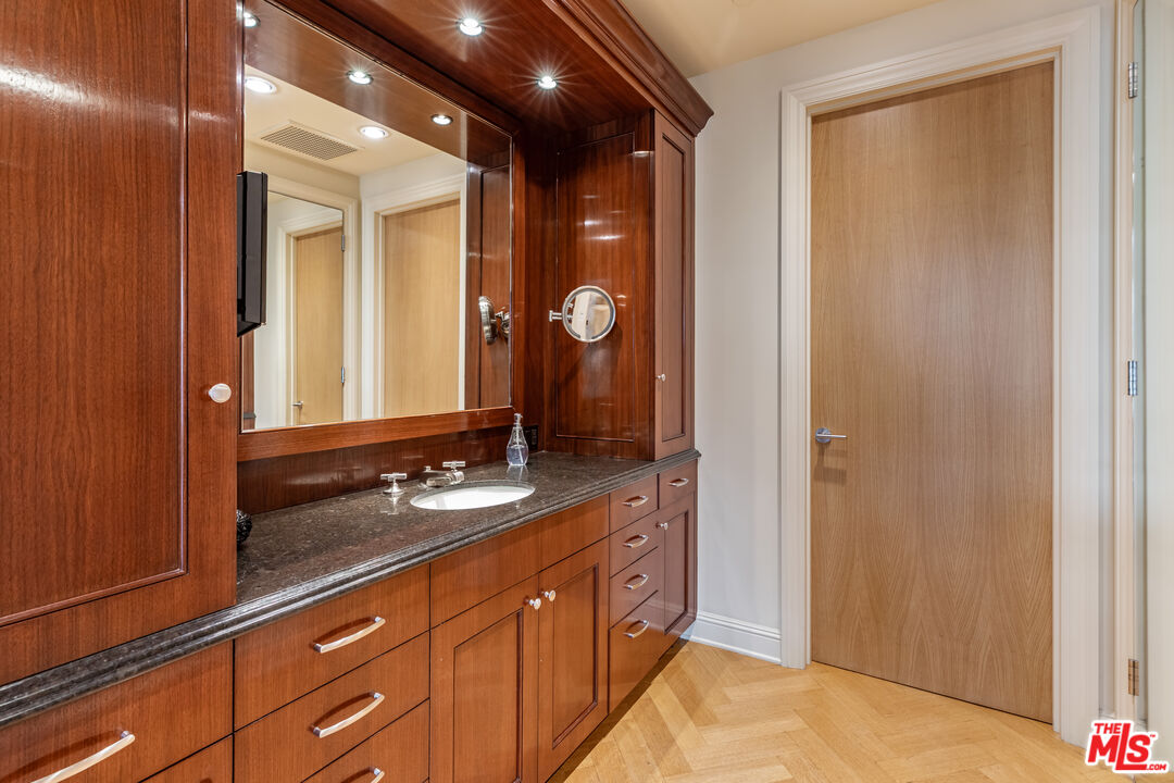 10800 Wilshire Blvd Unit: PH 2202