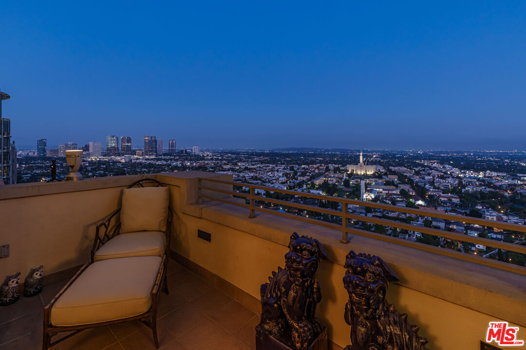 10800 Wilshire Blvd Unit: PH 2202