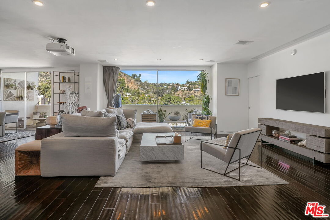 7250 Franklin Ave Unit: 1203