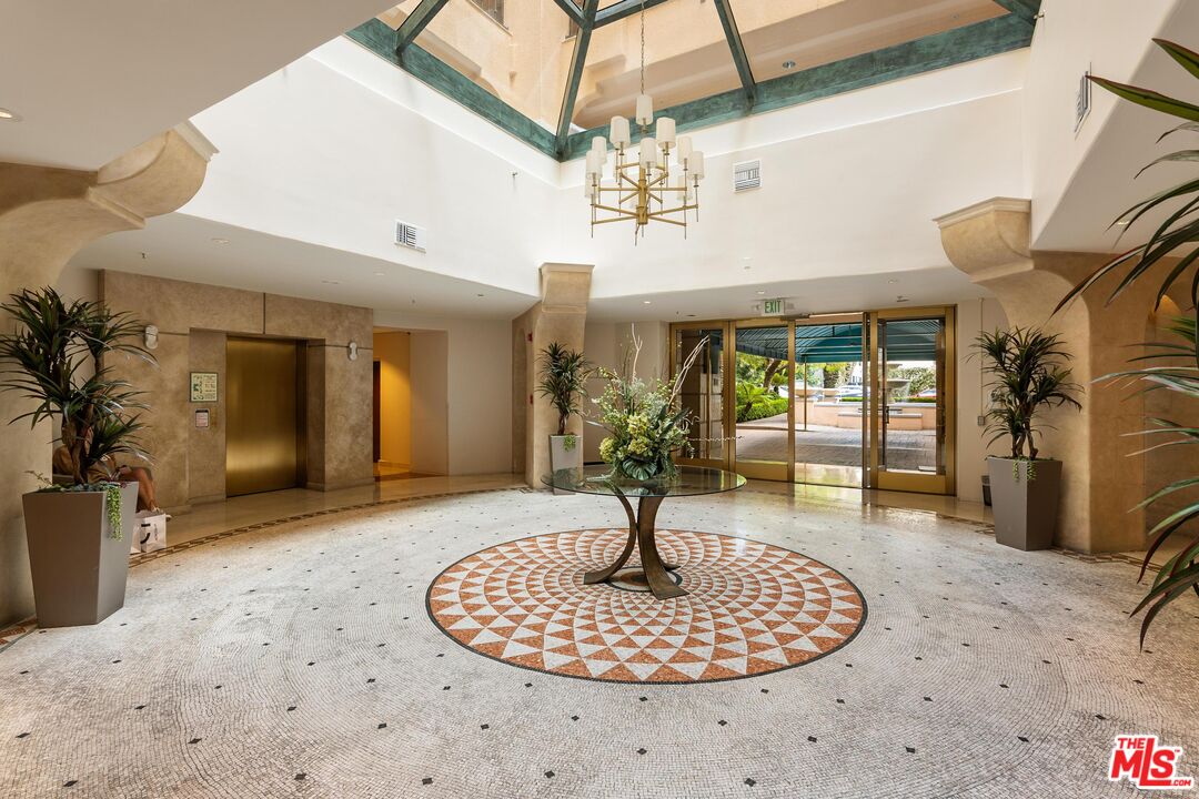 11500 San Vicente Blvd Unit: 218